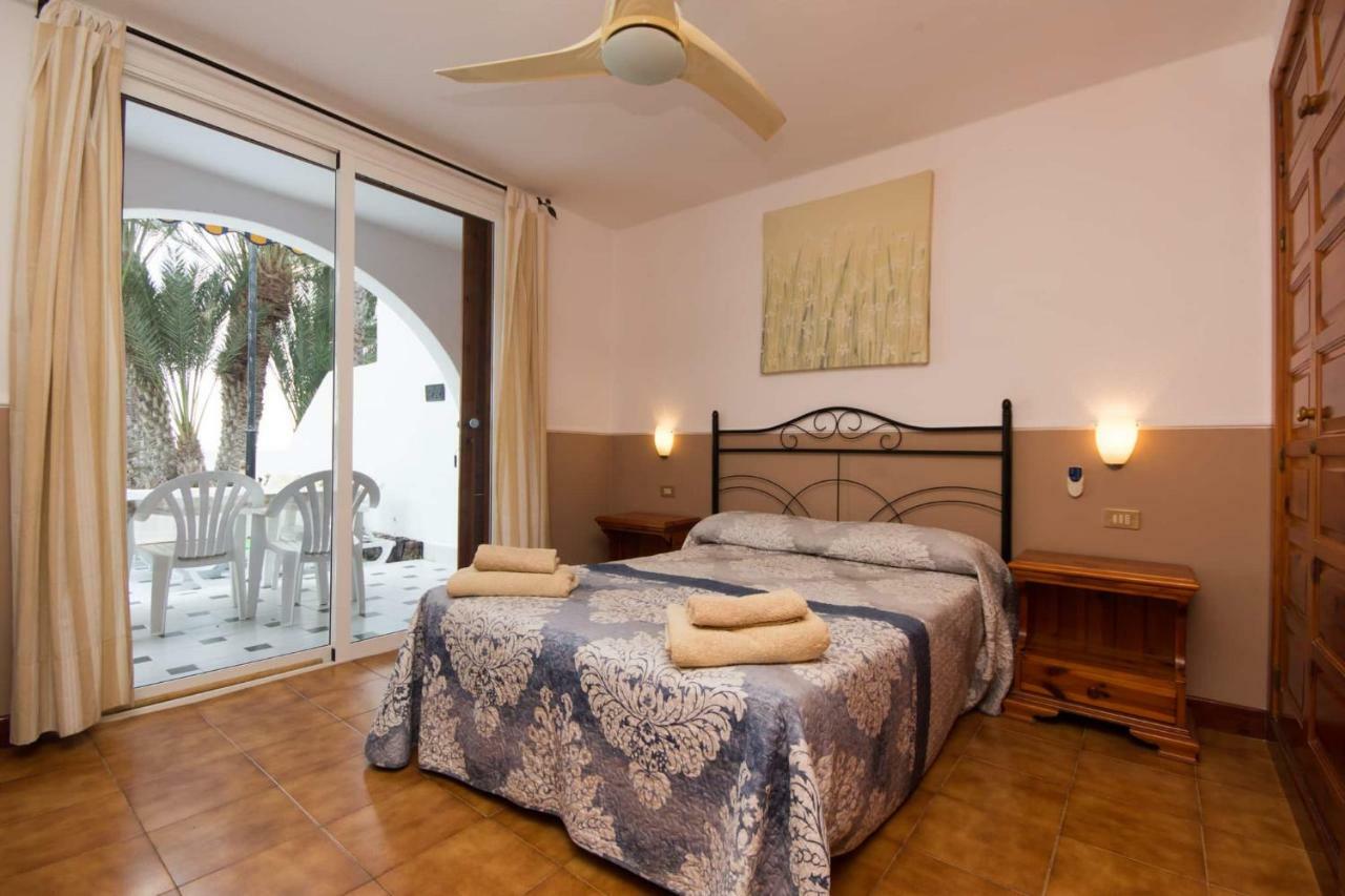 Beachfront Apartment Арона Экстерьер фото
